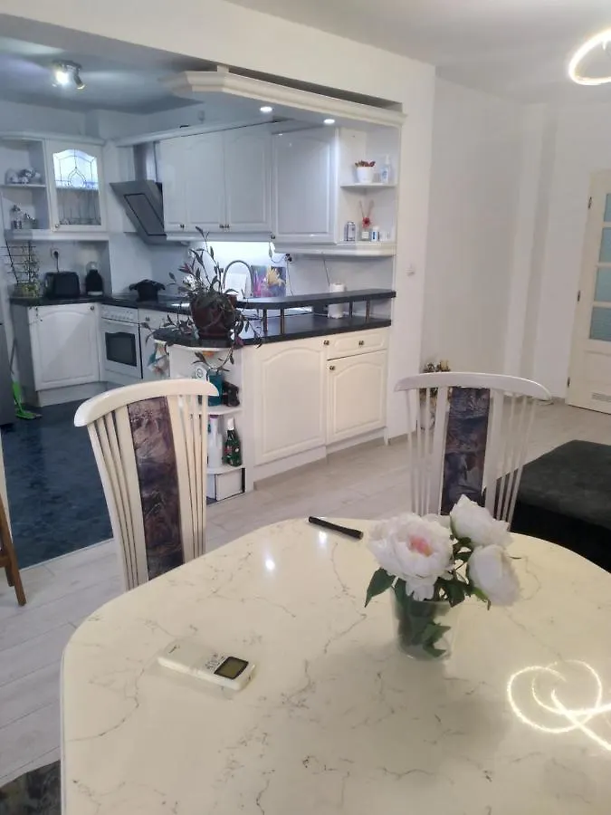 Spacious And Luxury 2 Bedroom Appartment Free Parking Warna Apartament