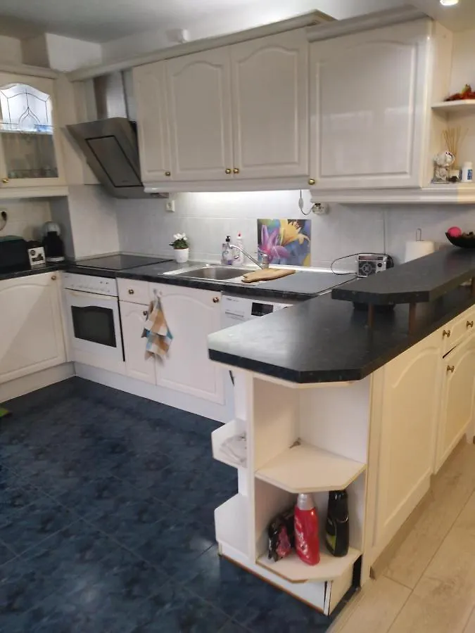 Spacious And Luxury 2 Bedroom Appartment Free Parking Warna
